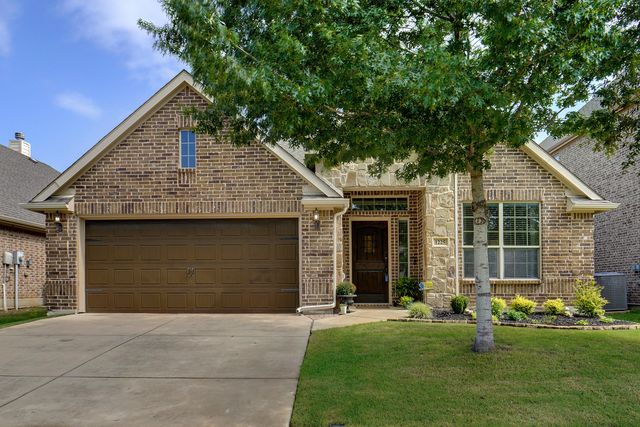 1225 Realoaks Dr, Fort Worth, TX 76131