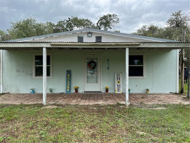 219 Lakeview Dr, Rockport, TX 78382