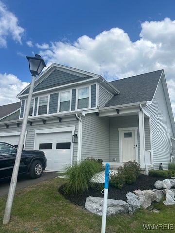 902 Carriage Ln, Buffalo, NY 14224