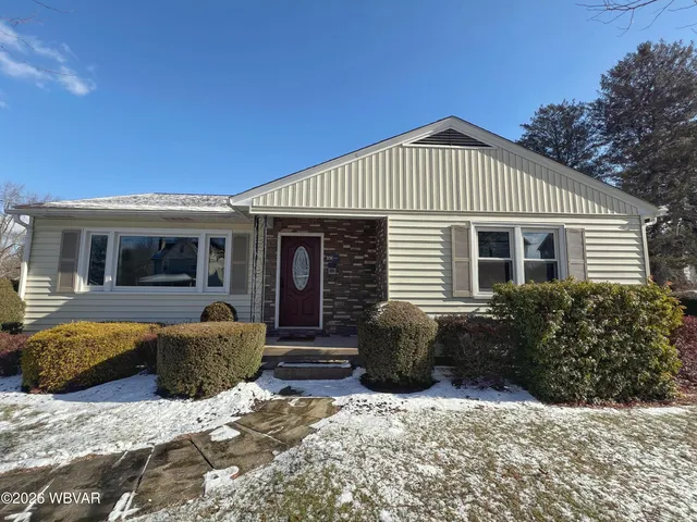 331 Elm St, Jersey Shore, PA 17740