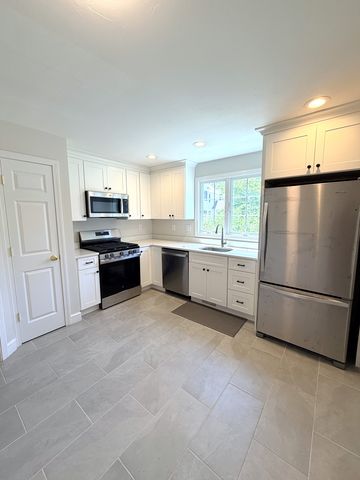 196 Summer St #5, Hingham, MA 02043