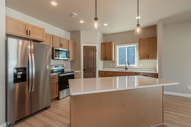 5846 James Dr W, West Fargo, ND 58078