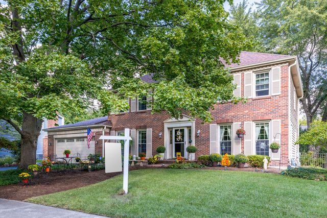 1086 Huntleigh Dr, Naperville, IL 60540