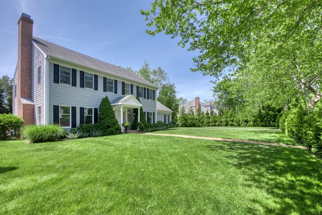 144 Coopers Farm Rd, Southampton, NY 11968