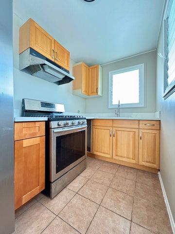 641 Hausten St #G, Honolulu, HI 96826
