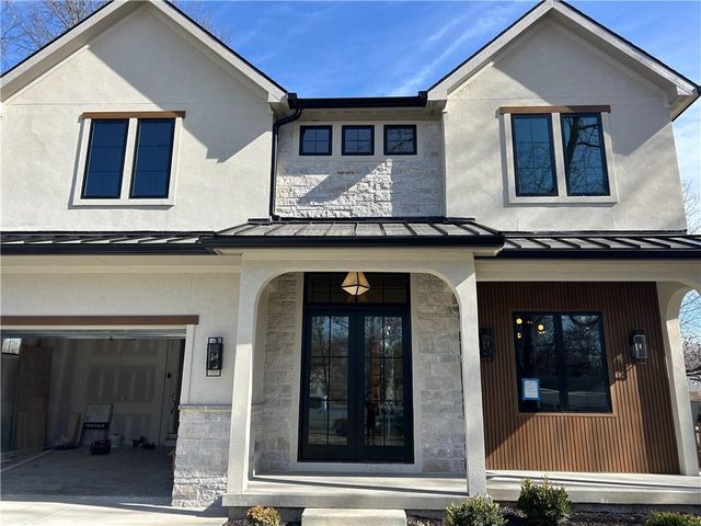 7143 Cedar St, Prairie Village, KS 66208