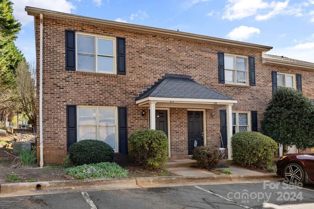 2433 1st St NW #21, Hickory, NC 28601