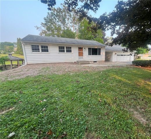 91 Pulsifer Dr, Auburn, NY 13021