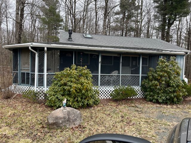 7 Stones Throw Dr, Tolland, MA 01034