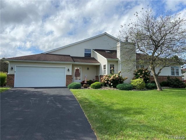 20 Southwick Dr, Orchard Park, NY 14127
