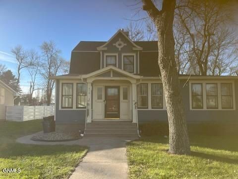 310 8th St SW, Cooperstown, ND 58425