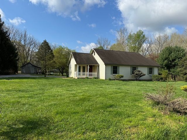 4135 Paragon Rd, Martinsville, IN 46151