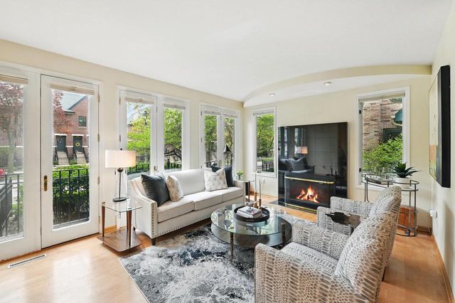 1420 North Astor STREET, Milwaukee, WI 53202