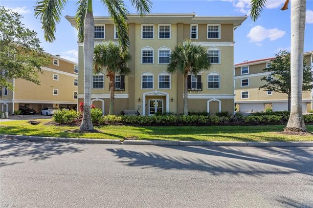 10041 Lake Cove Dr #202, Fort Myers, FL 33908