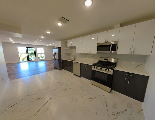 182 Carroll St #502, Paterson, NJ 07501
