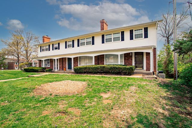 528 Oakland Hills Dr, Chesterfield, MO 63017
