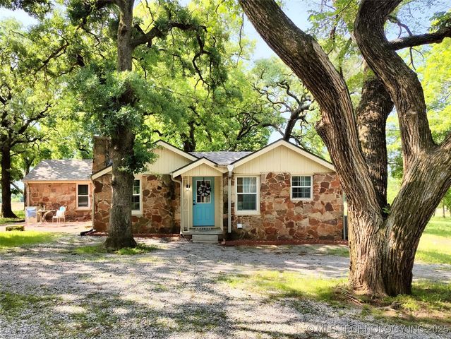 105 W  128th St, Perkins, OK 74059