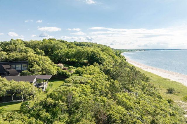 2200 Central Drive, Mattituck, NY 11952