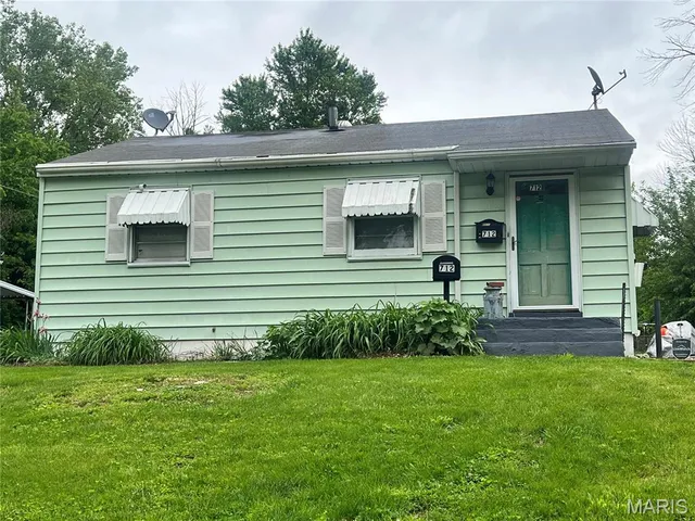 712 Beardsley Ct, Saint Louis, MO 63135