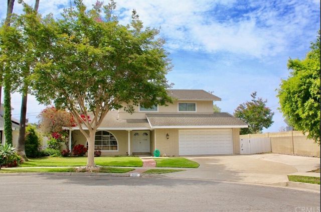9002 Regatta Dr, Huntington Beach, CA 92646