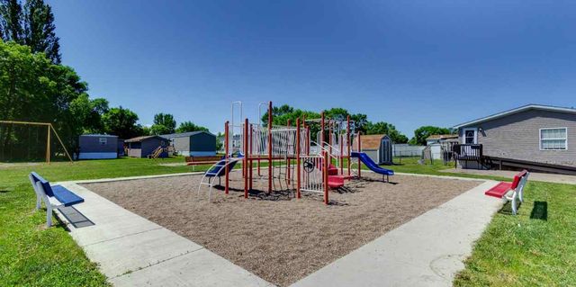184 Filmore Ave #1a5, Grand Forks, ND 58201