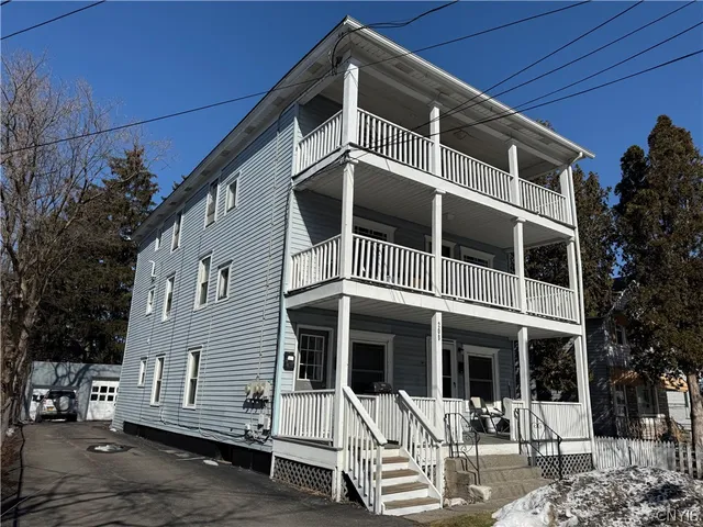 208 W  Yates St, East Syracuse, NY 13057