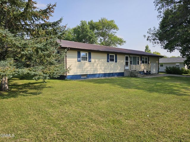 521 2nd St NW, Lamoure, ND 58458