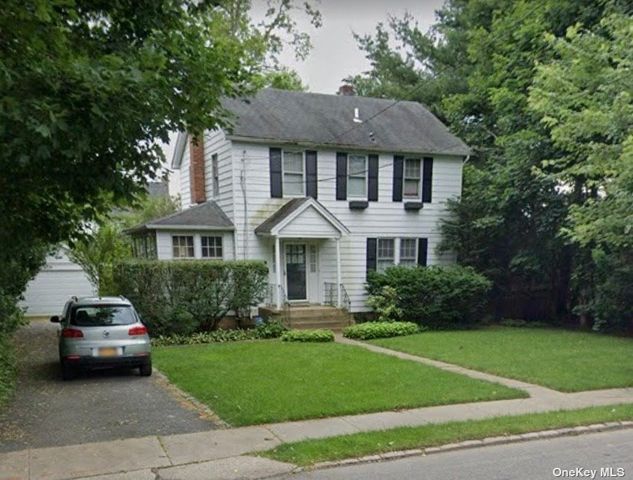 118 Willow Street, Roslyn Heights, NY 11577