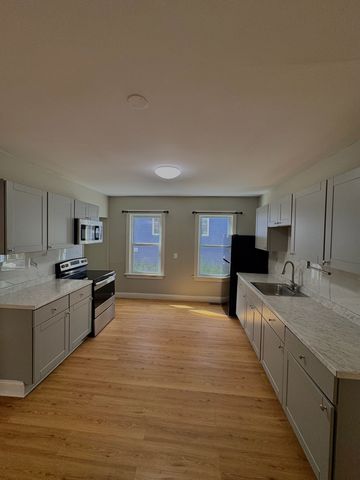 120 Rodney St #1, Worcester, MA 01605