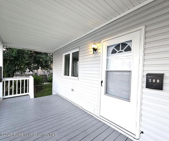 209 Lincoln St, Dickson City, PA 18519
