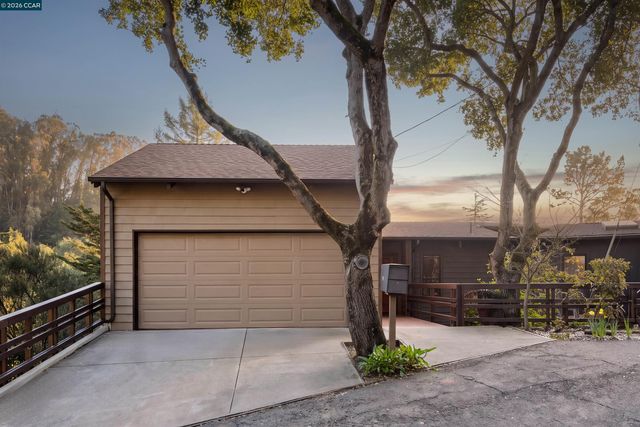 7160 Thorndale Dr, Oakland, CA 94611