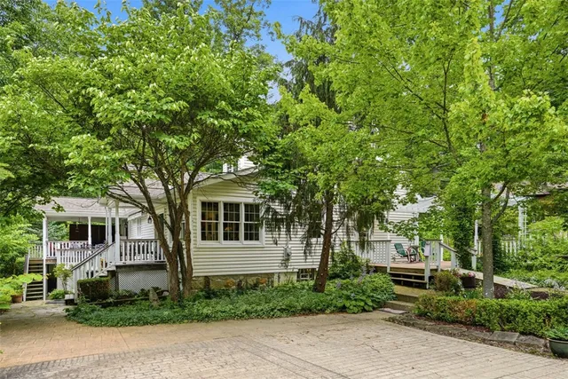 343 Creek Dr, Slippery Rock, PA 16057