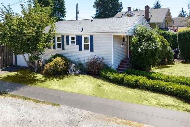 2602 50th Ave SW, Seattle, WA 98116