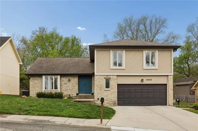 3509 NE Apple Tree Ln, Kansas City, MO 64119