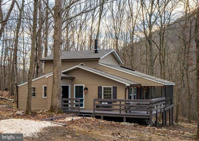 50 Rockview Ln, Great Cacapon, WV 25422