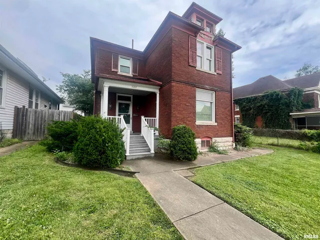 1026 N  8th St, Quincy, IL 62301