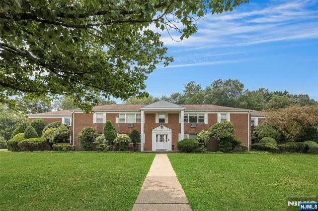 29 Rolling Ridge Rd #B, Montvale, NJ 07645