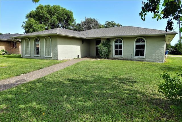 302 Frio Dr, Portland, TX 78374