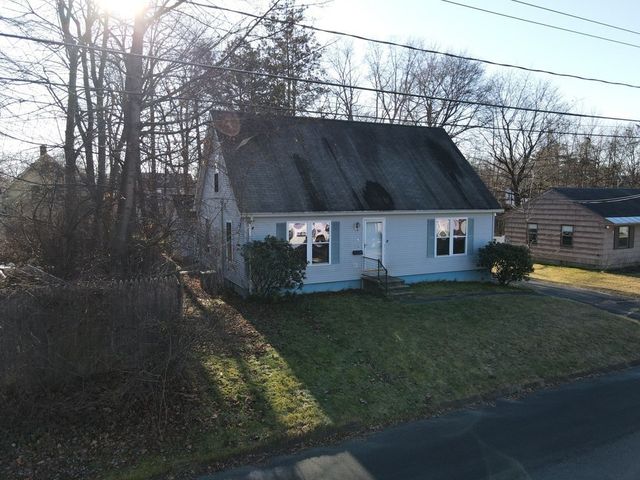 76 Smith St, Greenfield, MA 01301