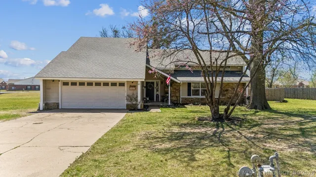 10594 E  Birch St, Claremore, OK 74019