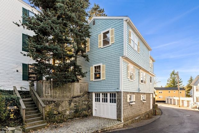 12 Bassett St #12, Marblehead, MA 01945
