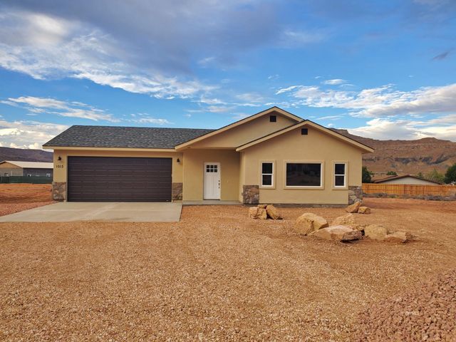 1015  E Canyon Dr, Big Water, UT 84741