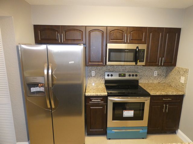 2803 N  Oakland Forest Dr #114, Fort Lauderdale, FL 33309