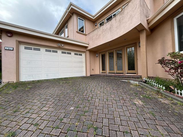707 Berkshire Dr, Millbrae, CA 94030