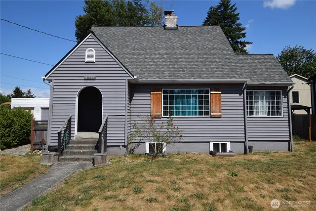8519 Golden Given Drive E, Tacoma, WA 98445