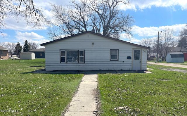206 7th Ave SW, Watertown, SD 57201