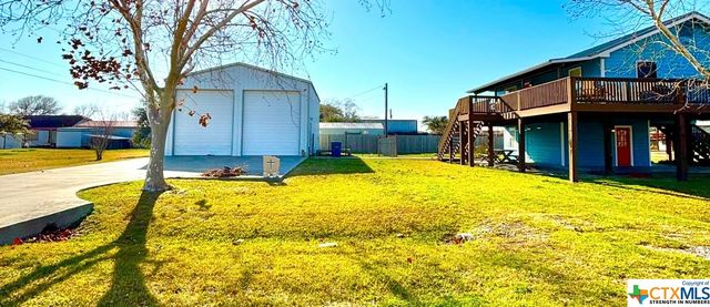 1201 W  Madison Ave, Port O Connor, TX 77982