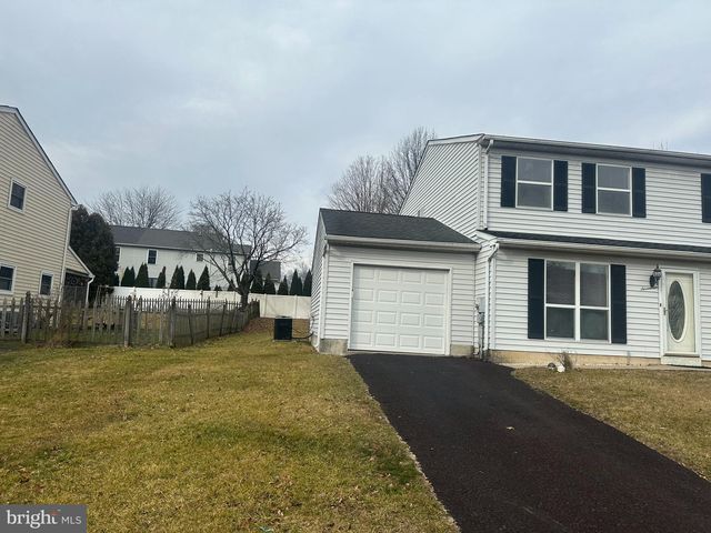 17 Lucky Ln, Quakertown, PA 18951