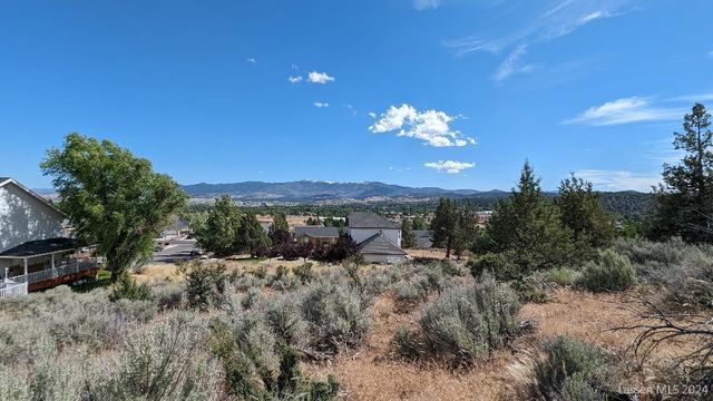 25 Twilight Cir, Susanville, CA 96130