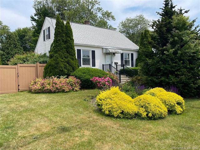 37 Soundview Rd, Groton, CT 06340